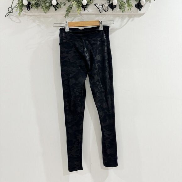 Spanx Black Shiny Camo Printed Small Leggings Slimming - Picture 3 of 4